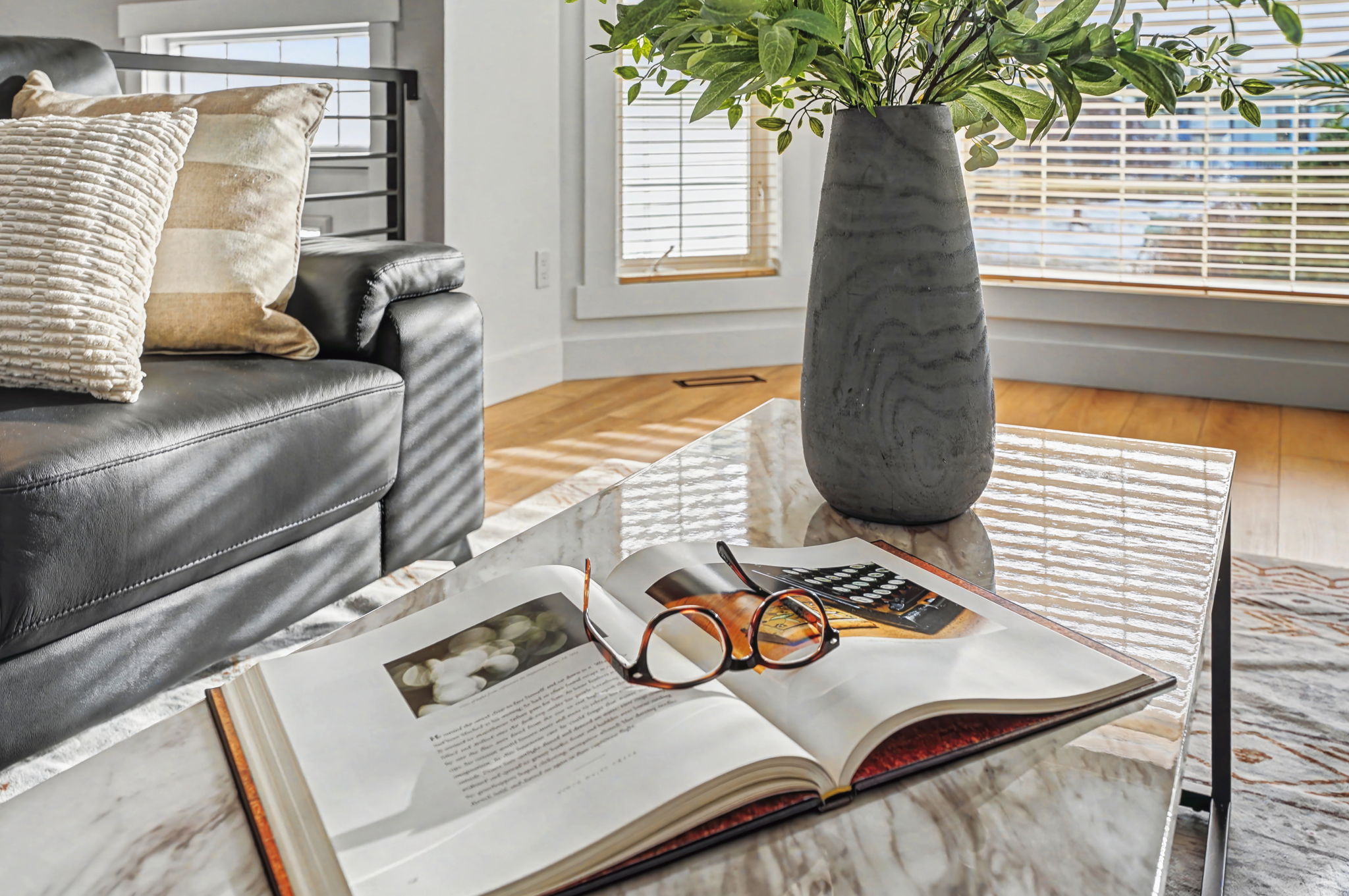Pre-sale service. Edmonton home staging. living room